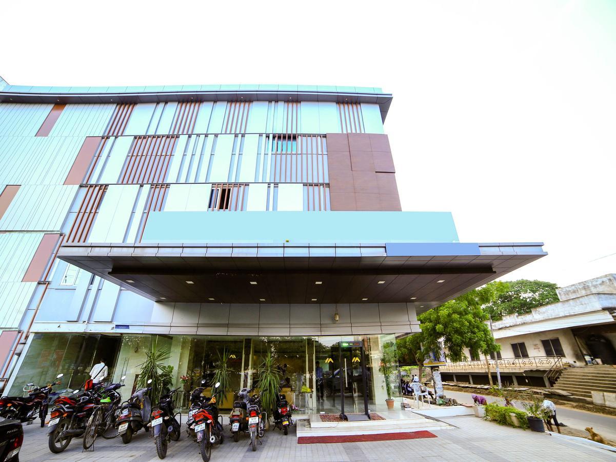 Oyo 6472 Hotel Metropolitan Mohammadnagar Экстерьер фото