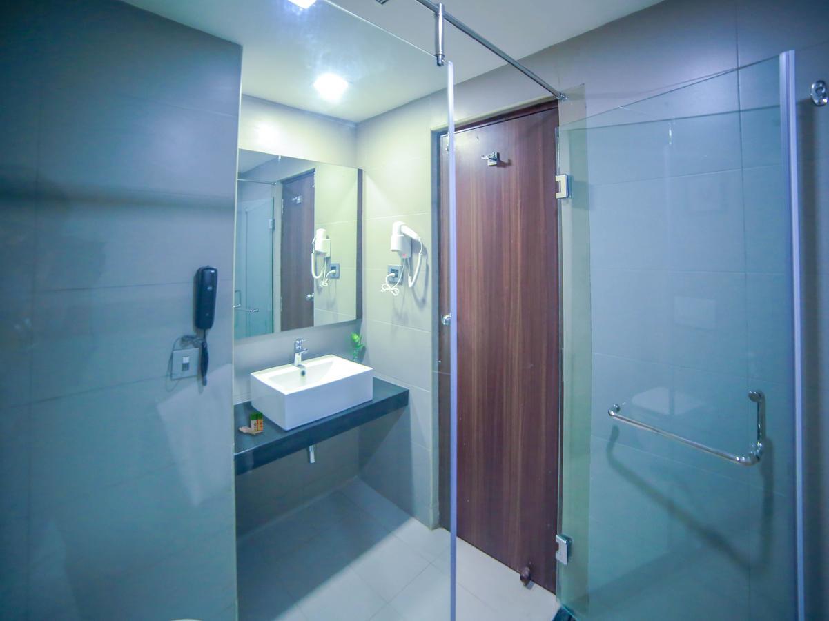 Oyo 6472 Hotel Metropolitan Mohammadnagar Экстерьер фото